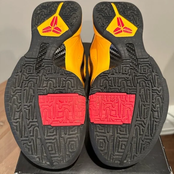🔥🔥NIKE KOBE 5 PROTRO BRUCE LEE 🔥🔥🔥🔥🔥🔥🔥🔥🔥🔥🔥🔥🔥🔥🔥🔥🔥🔥 - Picture 5 of 6